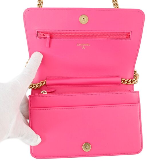 CHANEL Pink Logo Wallet - Picture 5 of 16